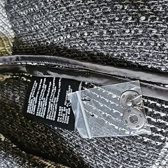 Guess preppi business Casual plaid lapel jacket. Size medium. Black and … - Picture 14 of 16